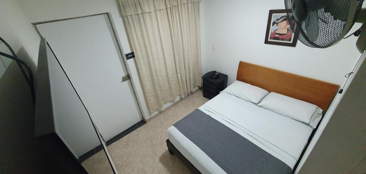 Hotel Gran Imperio Medellin Bagian luar foto